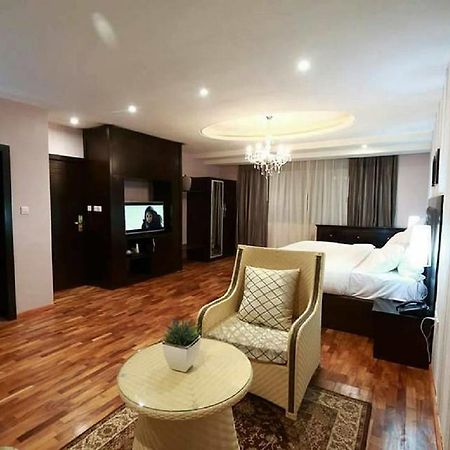 Tivoli Hotel Seafront Ikoyi Aliayabiagba Екстер'єр фото