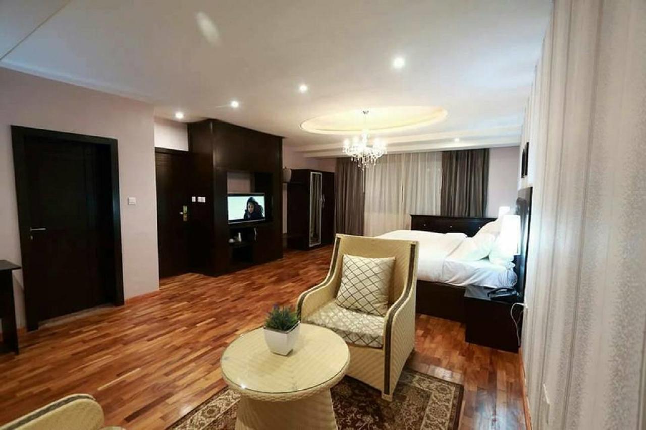 Tivoli Hotel Seafront Ikoyi Aliayabiagba Екстер'єр фото
