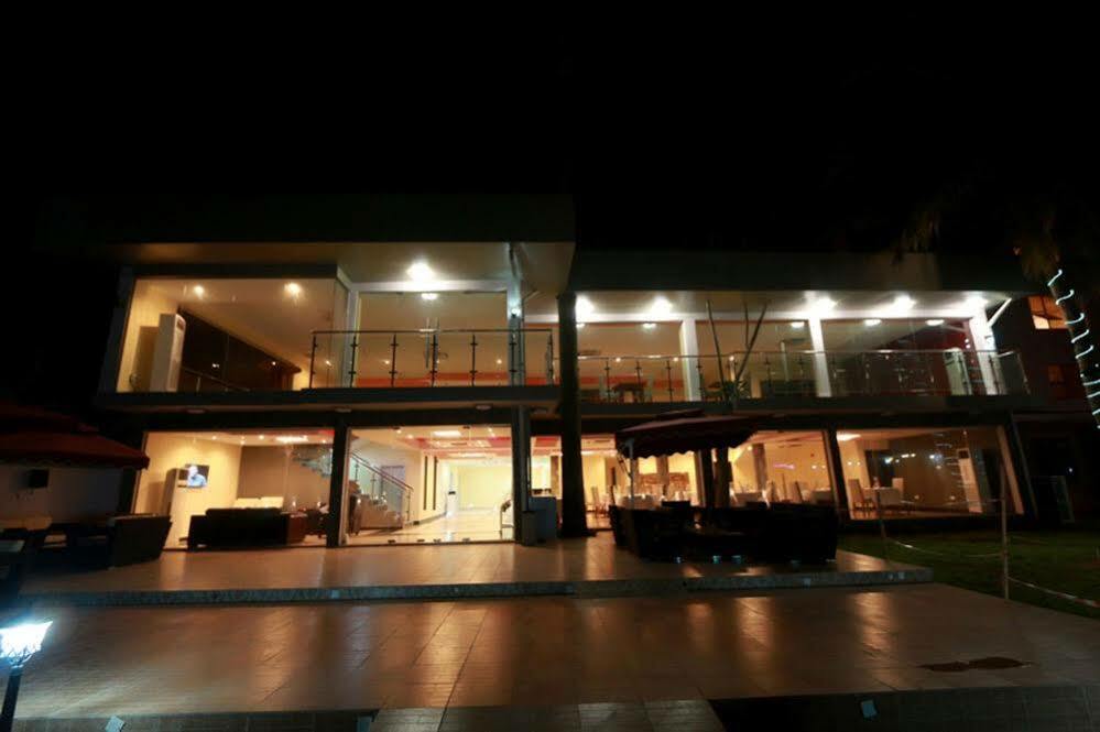 Tivoli Hotel Seafront Ikoyi Aliayabiagba Екстер'єр фото