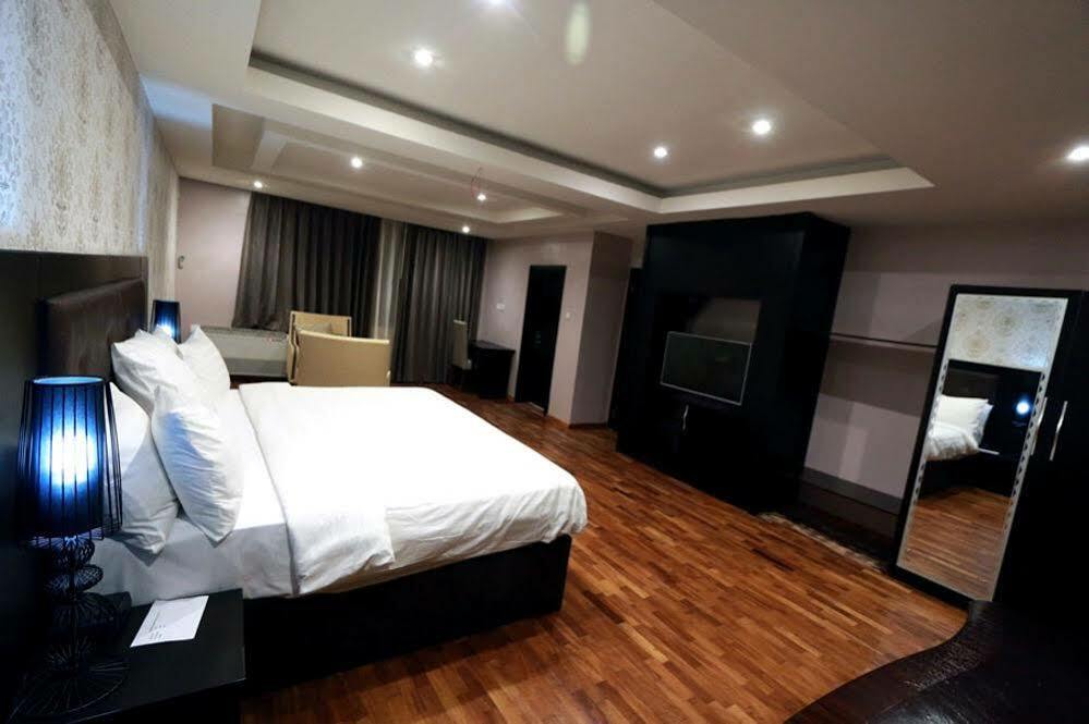 Tivoli Hotel Seafront Ikoyi Aliayabiagba Екстер'єр фото