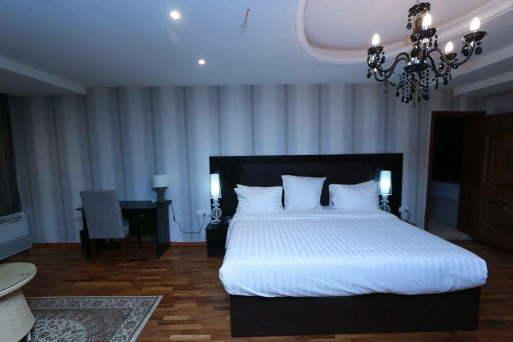 Tivoli Hotel Seafront Ikoyi Aliayabiagba Екстер'єр фото