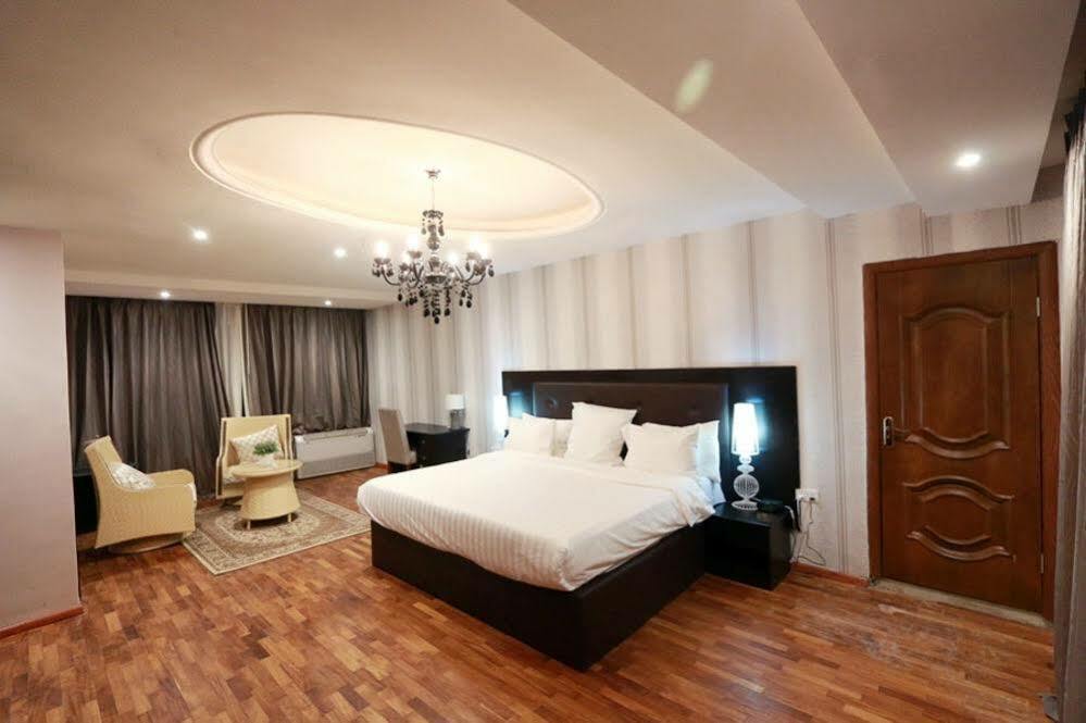Tivoli Hotel Seafront Ikoyi Aliayabiagba Екстер'єр фото