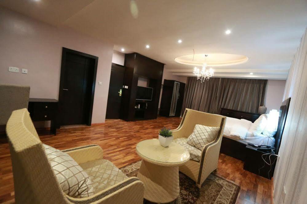 Tivoli Hotel Seafront Ikoyi Aliayabiagba Екстер'єр фото